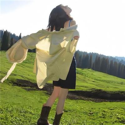 云雾笼罩的山峰